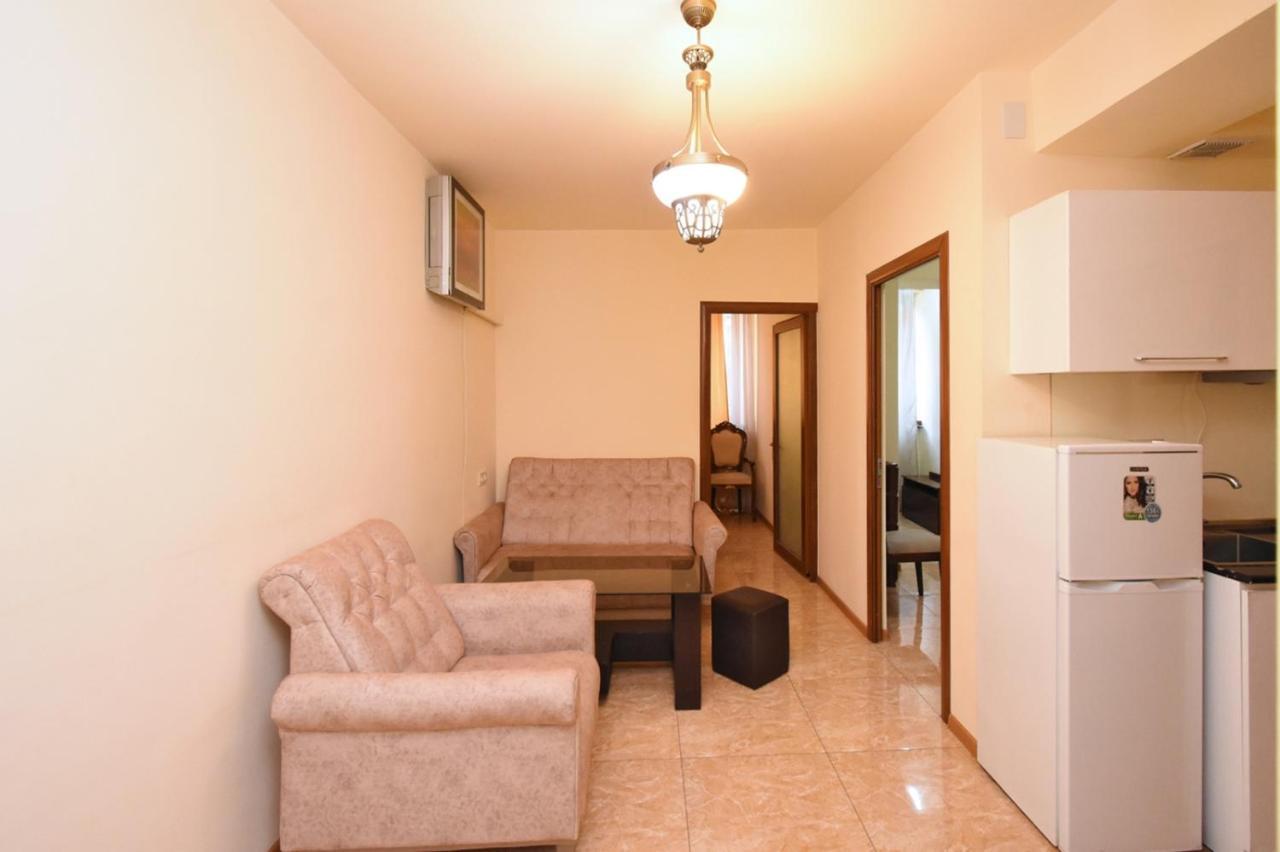 A&X Hostel And Tours Yerevan Exterior photo